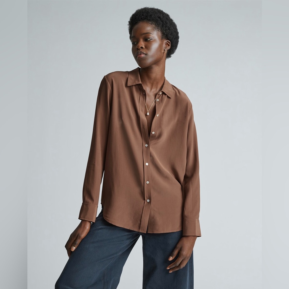 Everlane - The Washable Clean Silk Relaxed Shirt in Carob Brown